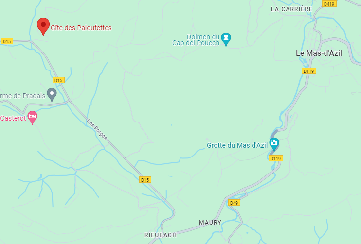 Le gîte est la première ferme que vous rencontrerez sur le chemin des Seignas
